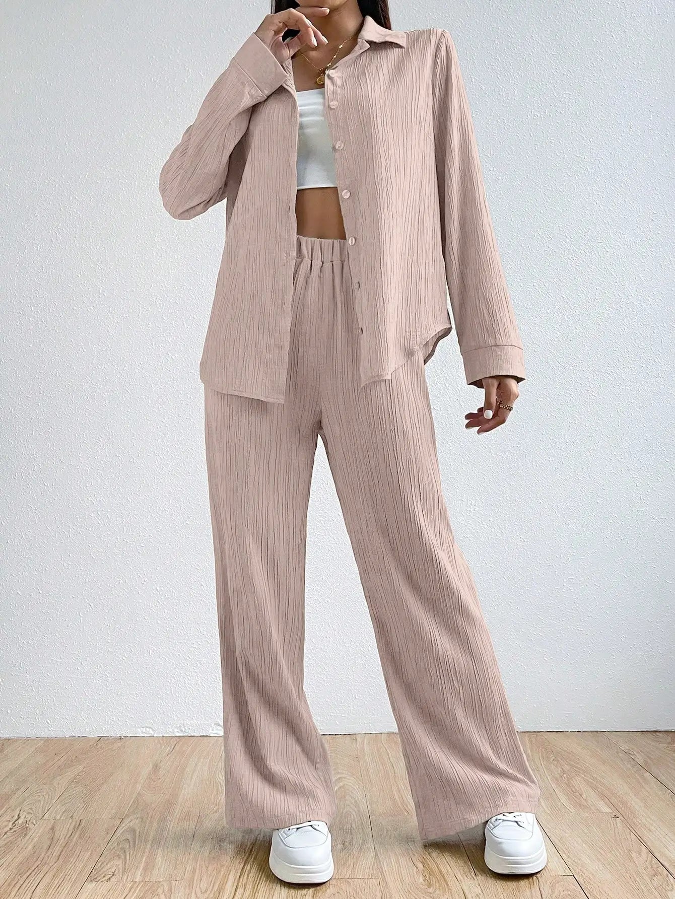 Zweiteiliger, einfarbiger Vintage-Hemd mit langen Ärmeln und Button-Down-Hemd. Lässiger, lockerer Damen-Hosenanzug mit geradem Bein - Trendtroovee