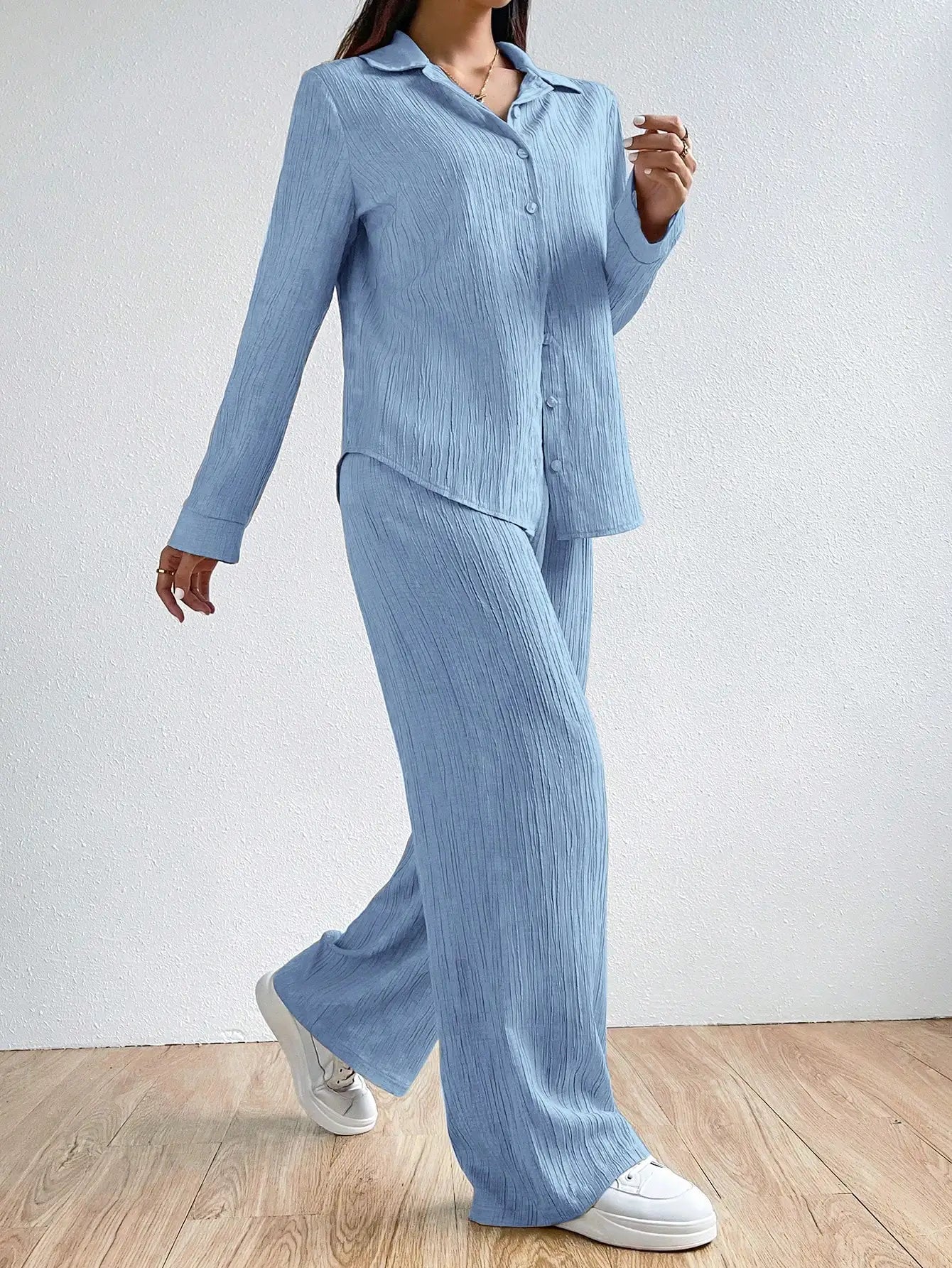 Zweiteiliger, einfarbiger Vintage-Hemd mit langen Ärmeln und Button-Down-Hemd. Lässiger, lockerer Damen-Hosenanzug mit geradem Bein - Trendtroovee